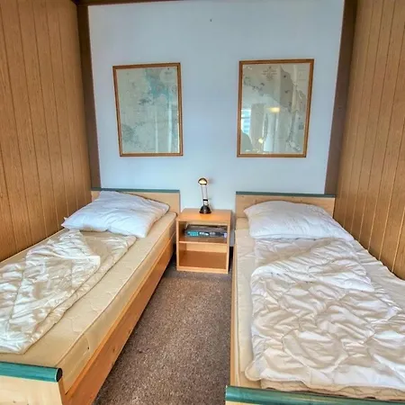 - Haus A, App 0a0208 *